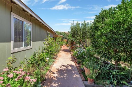 1207 Oak Ave, Greenfield CA  93927-5444 exterior