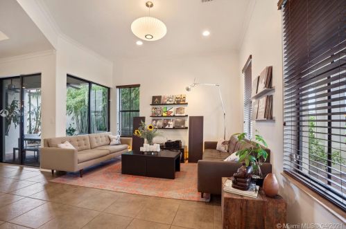 8437 38th St, Hollywood FL  33024-5235 exterior