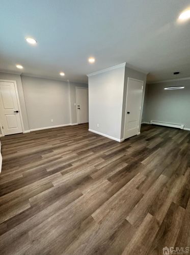 326 Cricket Ln, Woodbridge, NJ 07095-1520