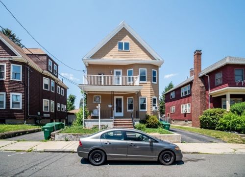 21 Quincy St, Medford, MA 02155-5204