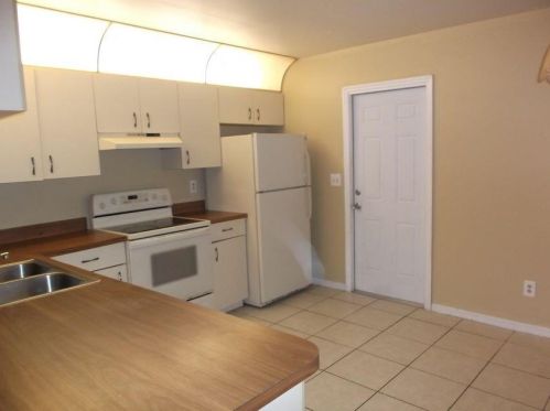 150 Friar St, Fort Pierce, FL 34983-1535