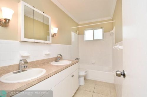 2131 52nd Ave, Hollywood FL  33021-3308 exterior