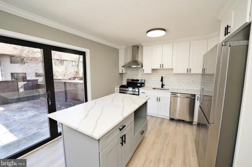 164 Canterbury Ct, East Windsor NJ 08520-5509 exterior