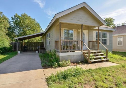 305 Spring St, Georgetown TX  78626-4323 exterior