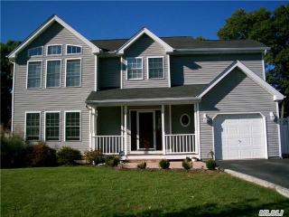 3 Countywide Ln, South Setauket, NY 11720-1939