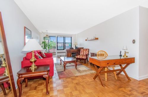 5235 Post Rd, Bronx, NY 10471-3036