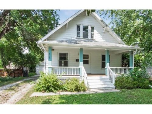 827 C Ave, Nevada, IA 50201-2612