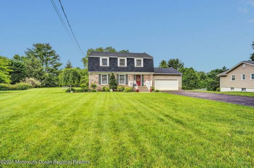 7 Mc Elwaine Dr, East Freehold, NJ 07728-2215