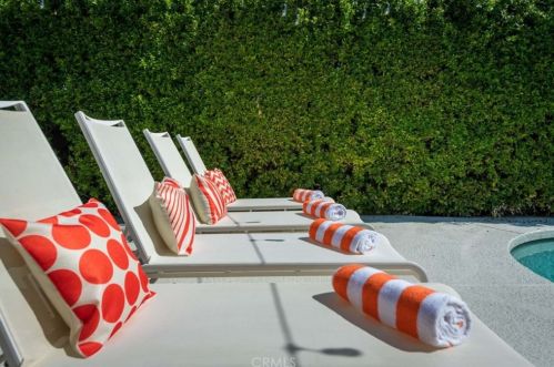 3670 Mesquite Ave, Palm Springs CA  92264-3400 exterior