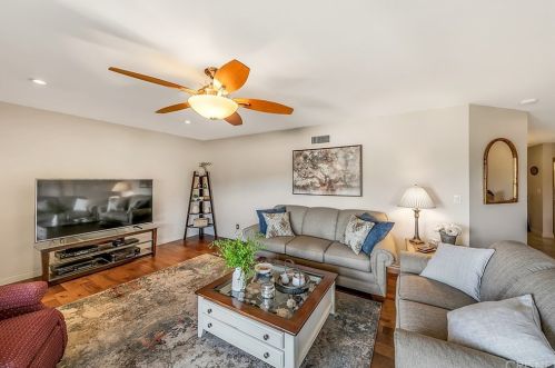 20046 Avenue Of The Oaks, Santa Clarita CA  91321-1361 exterior