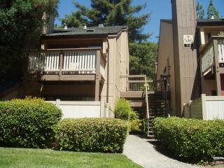 546 Woodside Oaks, Sacramento CA  95825-4808 exterior