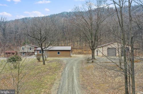11430 Skyline Dr, Orrstown, PA 17244-9642