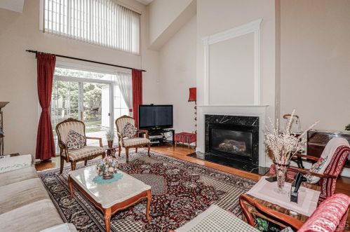 13 Ayers Ct, Metuchen NJ  08840-1172 exterior