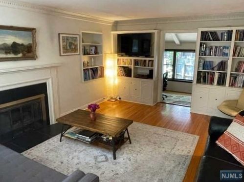 1130 Magnolia Rd, Teaneck NJ  07666-2744 exterior