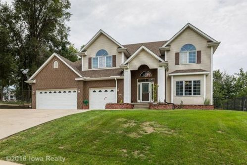 814 Greenwood Hills Dr, Adel, IA 50003-2065