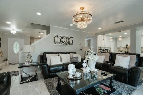 511 Whispering Hollow Dr, Uhland, TX 78640-4662