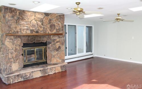 8 Maple Rd, Iselin NJ  08830-1518 exterior
