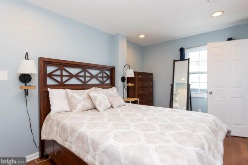 726 24 St, Philadelphia PA 19146-2540 exterior