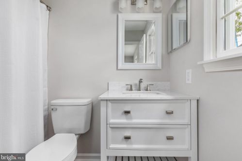 353 Banks Fort Rd, Strasburg VA  22657-2159 exterior