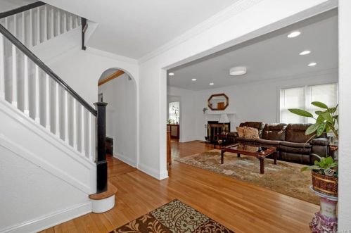 35 Albert Pl, New Rochelle, NY 10801-2303