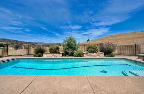 3959 Skyhawk Ln, Vacaville CA  95688-9516 exterior