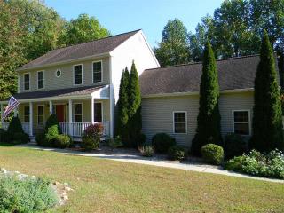 3 Chord Ln, Ivoryton, CT 06442-1273