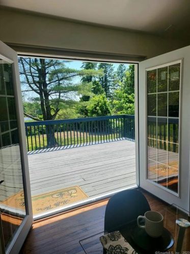 13 Clinton Hill Rd, Waterbury CT  06716-1010 exterior