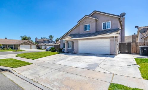 2542 Saxon Way, Riverbank, CA 95367-9692