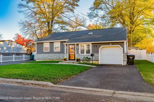38 Sycamore Ave, Middletown, NJ 07748-6001