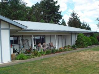 5939 Melqua Rd, Roseburg, OR 97471-8656