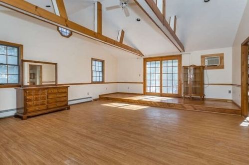 52 Concetta Dr, East Bridgewater, MA 02324-2104