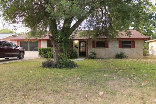508 Leona St, Uvalde TX  78801-4409 exterior