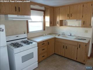 14 Green Ct, Lodi NJ  07644-2410 exterior