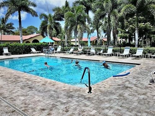1083 Forest Lakes Dr, Naples FL  34105-2277 exterior