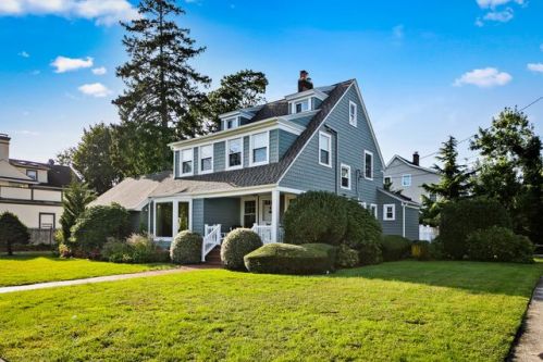 940 Crawford Rd, Woodsburgh, NY 11598-1721