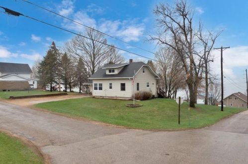 915 2nd St, Pepin, WI 54759-9661