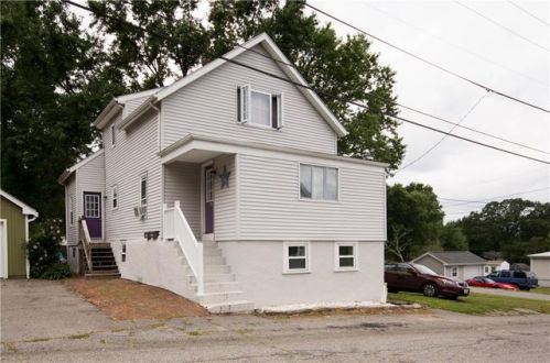 79 Canonicus St, Tiverton, RI 02878-1101
