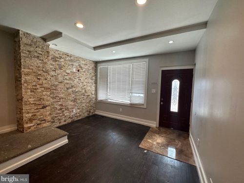 5038 4th St, Philadelphia, PA 19120-3833