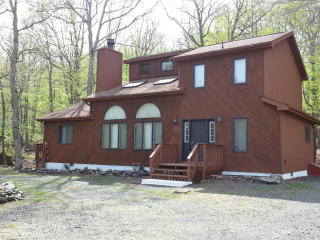397 Underhill Dr, Bushkill, PA 18371-9480