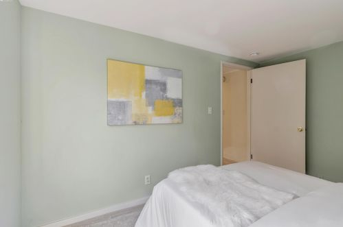 2800 Kingsland Ave, Oakland CA  94619-3325 exterior