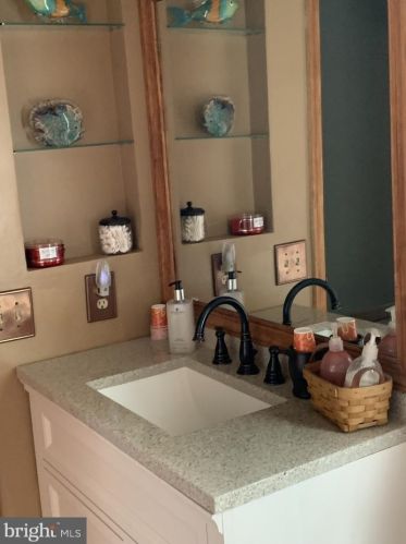 1331 Westminster Dr, Downingtown PA  19335-3652 exterior