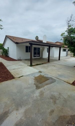 711 Montrose St, Rialto CA  92376-7820 exterior