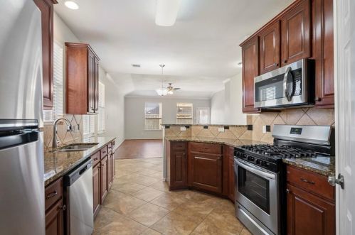 13004 Southern Creek Dr, Pearland TX  77584-1796 exterior