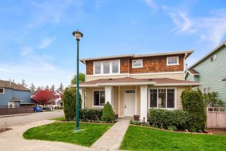 17071 Woodside Dr, Seattle, WA 98058-9588
