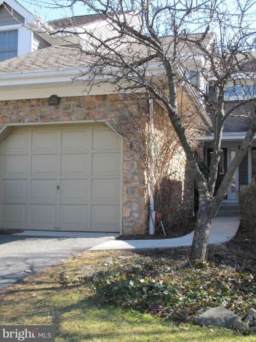 26 Countryside Dr, Princeton NJ  08540-9406 exterior