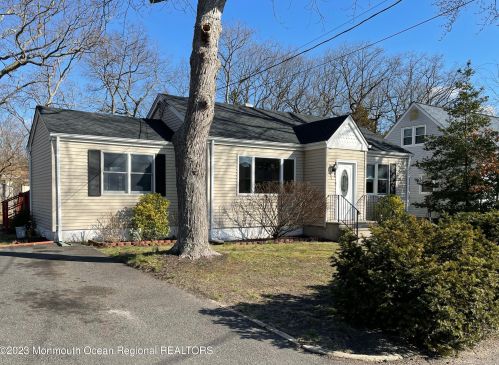 960 Midvale Ave, Bricktown NJ  08723-6118 exterior