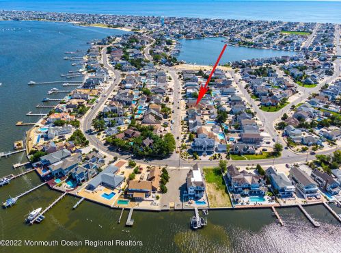 30 Morton Dr, Lavallette NJ  08735-2825 exterior