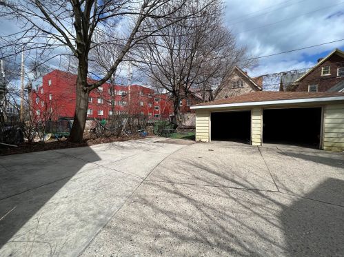 2524 Oakland Ave, Milwaukee WI 53211-3930 exterior