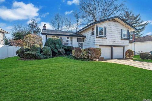 22 Fortune Ln, Muttontown, NY 11753-2315