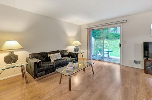 185 Long Hill Dr, Yorktown Hgts, NY 10598-5225